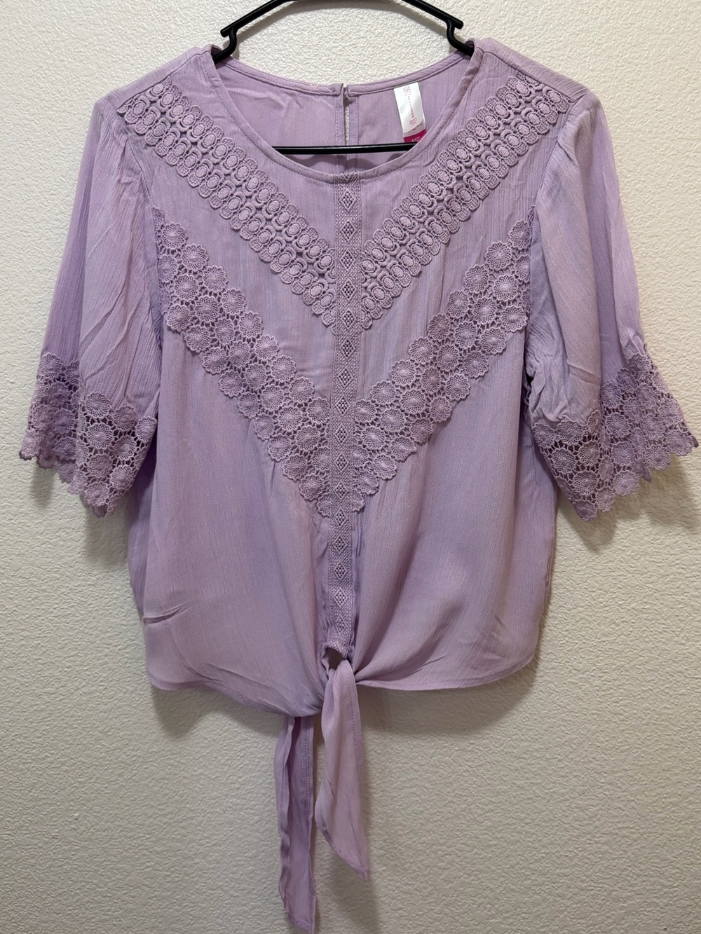 No Boundaries lilac blouse with crochet lace, 3/4 sleeves, juniors size small
